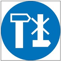 М28 Работать инструментом, недающим искры- наклейка