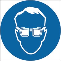 М01n Знак безопасности работать в защитных очках наклейка